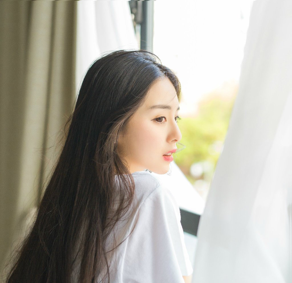 “不错，此老虽然老迈，但勇冠三军，军中将领，多为其后辈，受其提携之恩，威望之广，不在张任将军之下，若能招降此人，则我军可尽得巴郡。”邓贤肯定的回答道。